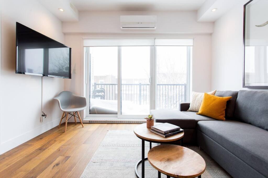 Sleek In The Heart Of Little Italy By Den Appartement