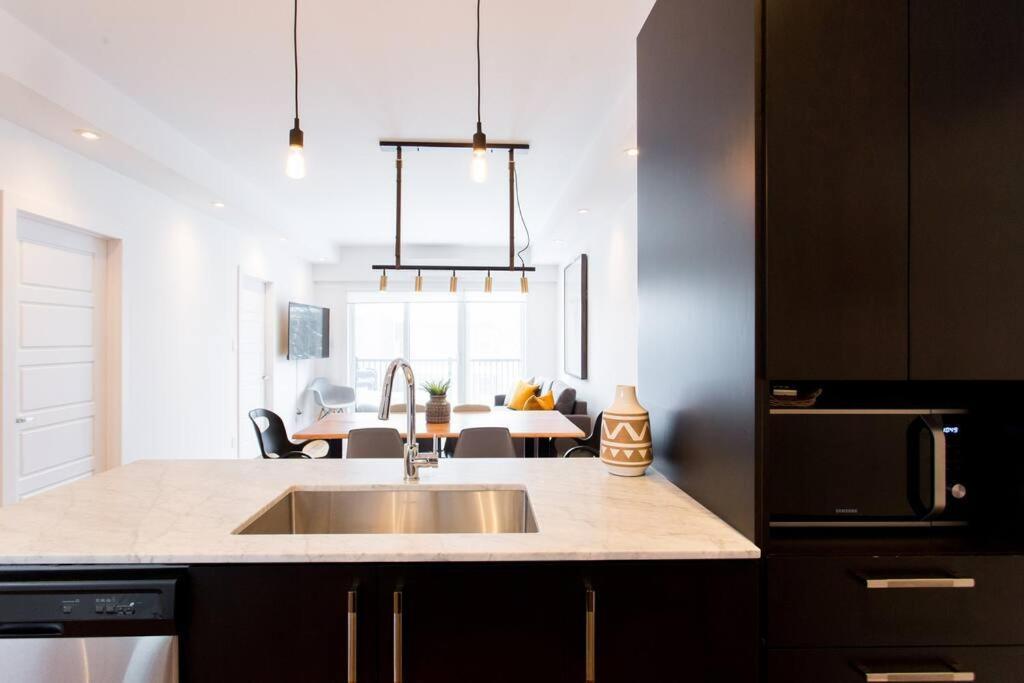 Sleek In The Heart Of Little Italy By Den Appartement *