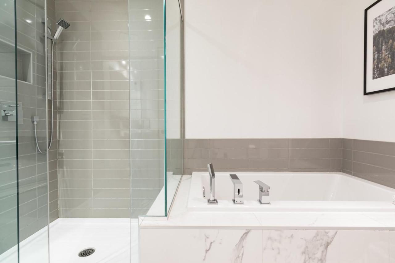 Sleek In The Heart Of Little Italy By Den Montreal