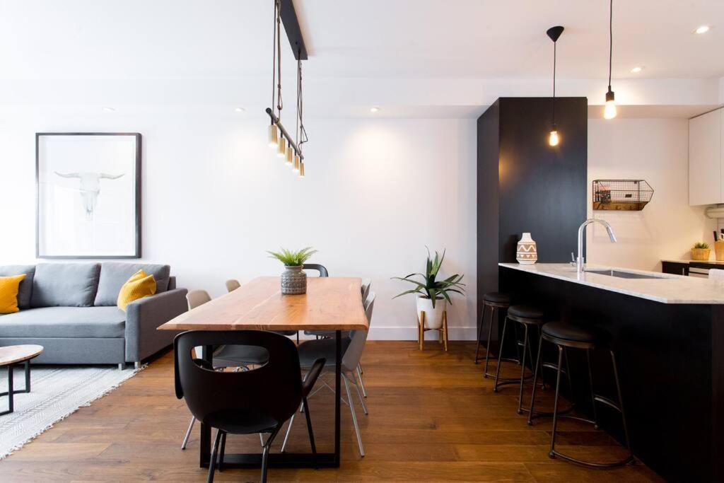 Sleek In The Heart Of Little Italy By Den Apartment *